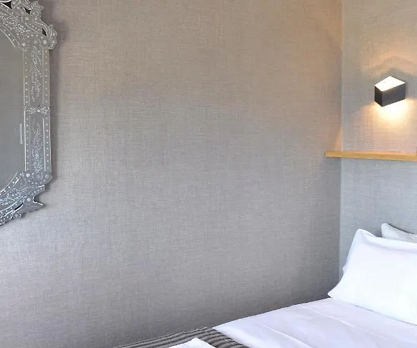 By The Sea 波尔图